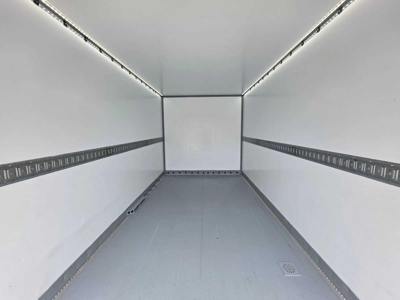 Iveco Daily 3.0 175k.c. 8G Himatic, снимка 11 - Бусове и автобуси - 53916101