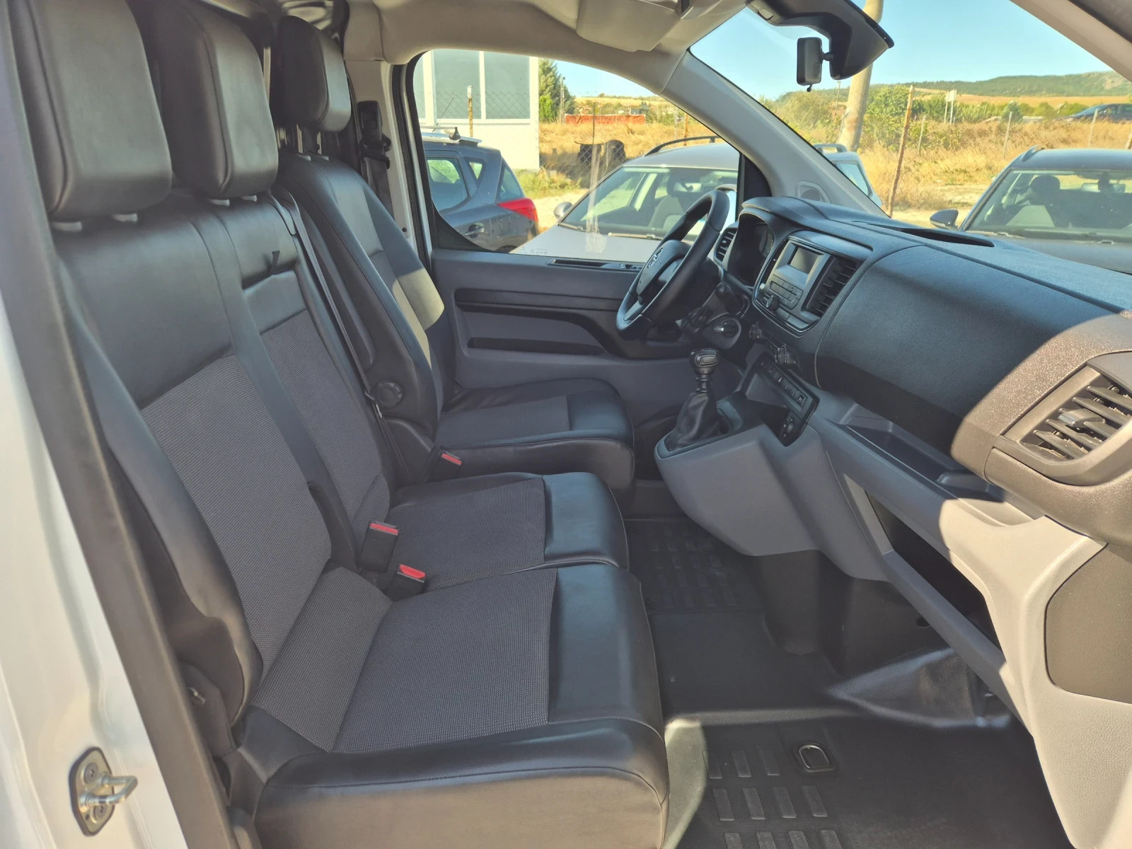 Opel Vivaro 2.0 HDI MAXI !!!, снимка 11 - Бусове и автобуси - 56328849