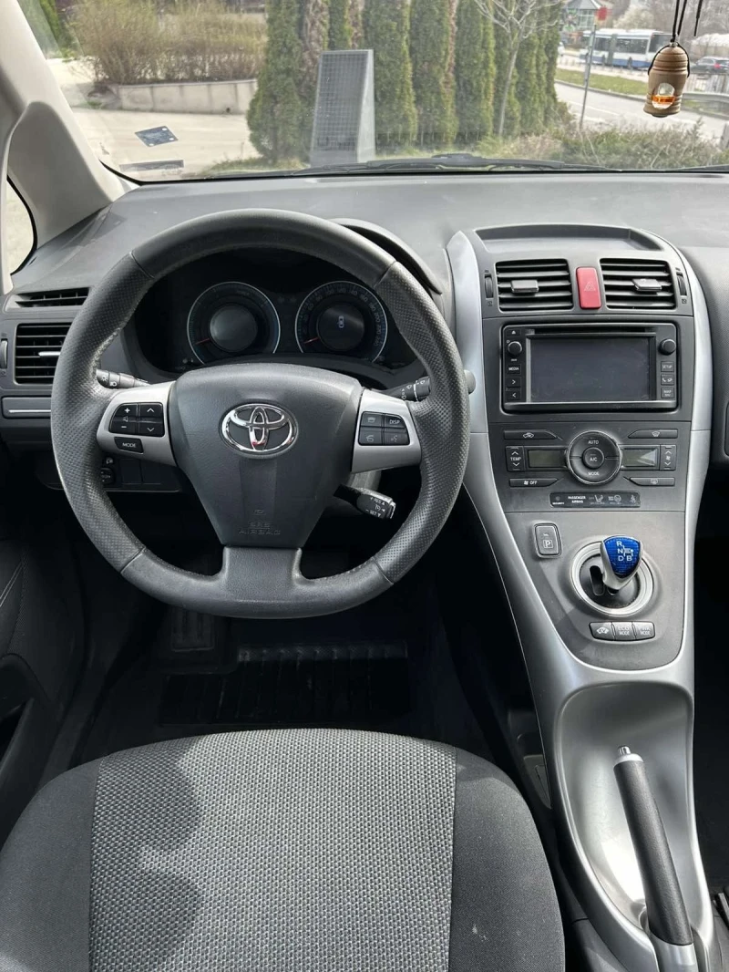 Toyota Auris 1.8 HYBRID, снимка 6 - Автомобили и джипове - 49517680