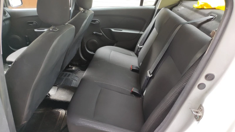 Dacia Logan, снимка 8 - Автомобили и джипове - 52053605