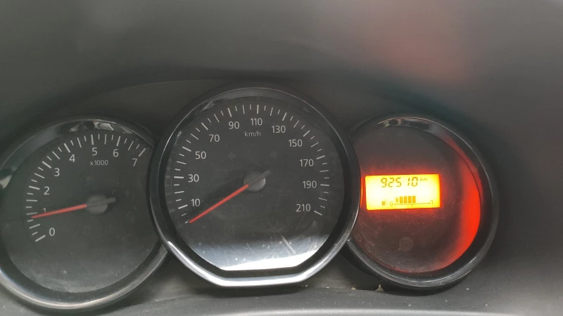 Dacia Logan, снимка 9 - Автомобили и джипове - 52053605