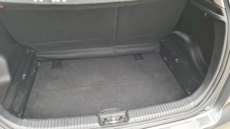 Kia Venga 1.4i, 16V, 90 к.с., ГАЗ, снимка 10 - Автомобили и джипове - 52468397