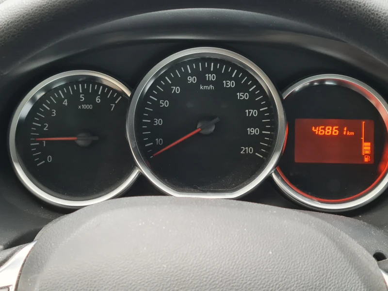 Dacia Logan, снимка 4 - Автомобили и джипове - 52968931