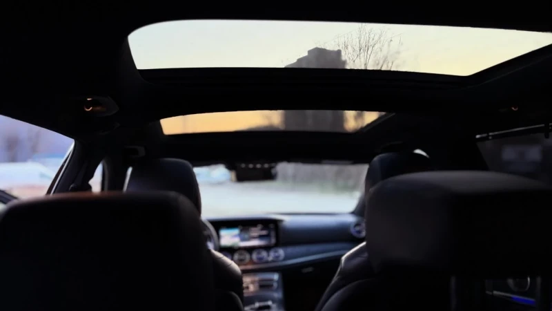 Mercedes-Benz E 220, снимка 16 - Автомобили и джипове - 53538508