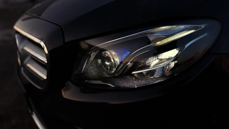 Mercedes-Benz E 220, снимка 6 - Автомобили и джипове - 53538508