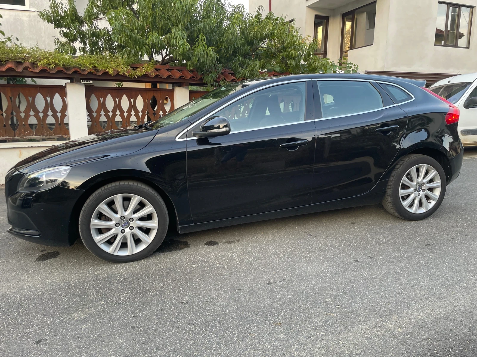 Volvo V40 D4 190 к.с. - изображение 8