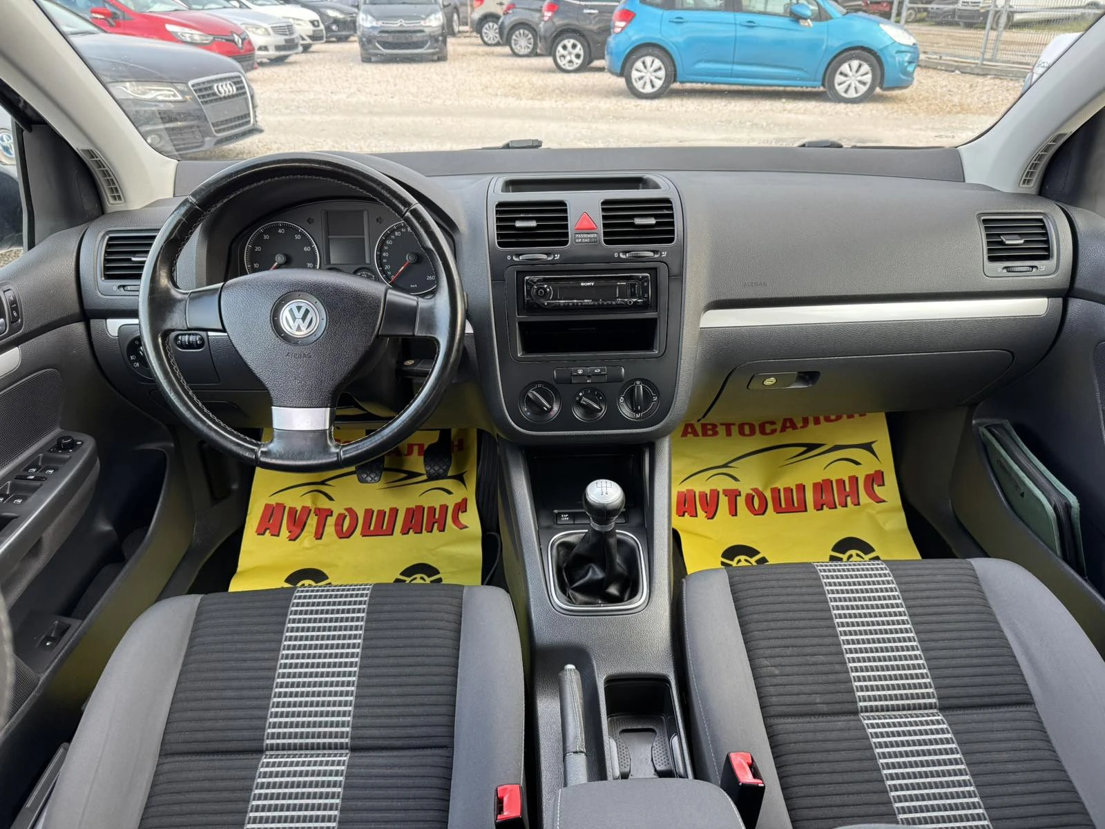 VW Golf 1.6I, снимка 9 - Автомобили и джипове - 54022376