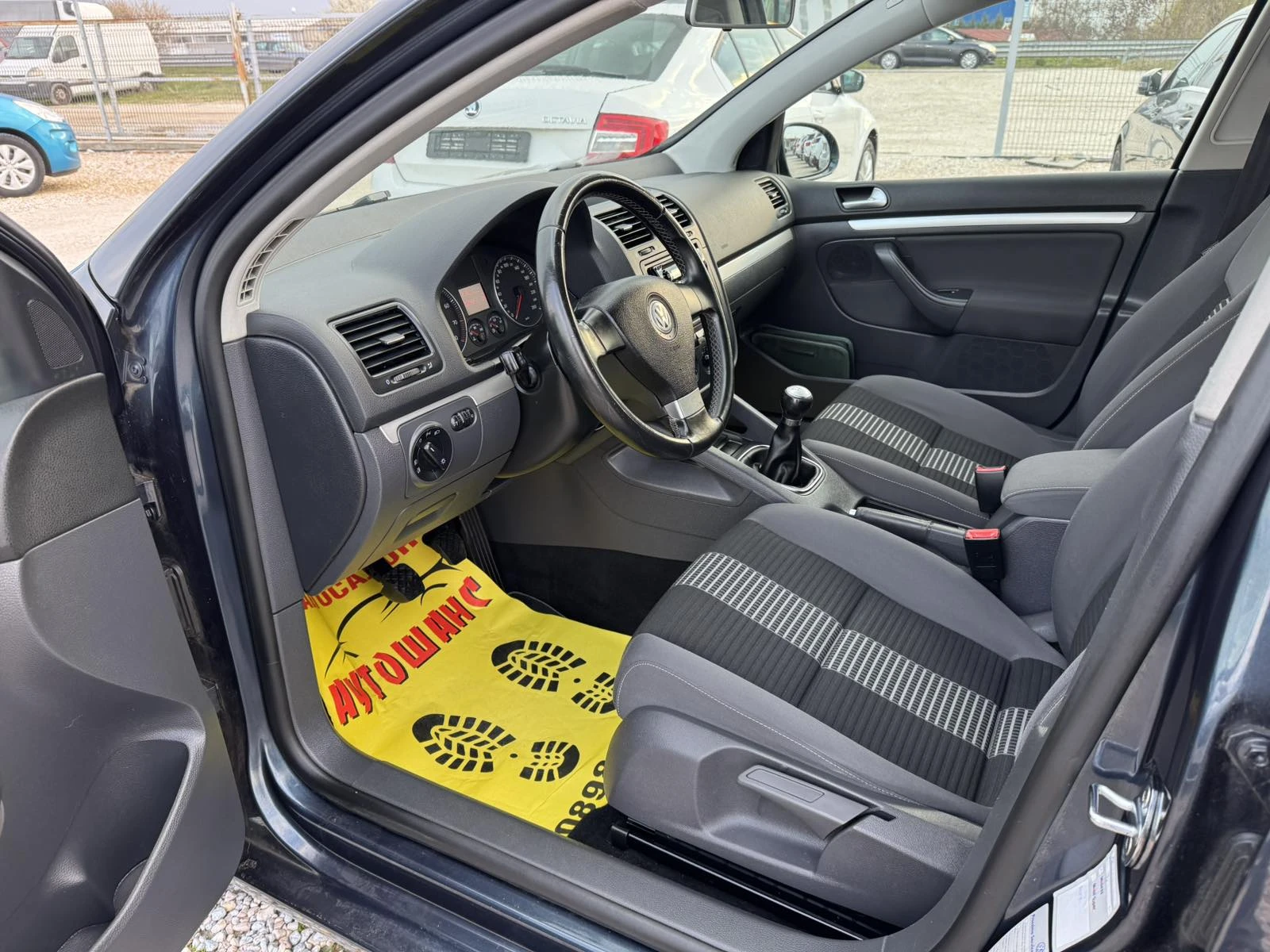 VW Golf 1.6I, снимка 12 - Автомобили и джипове - 54022376