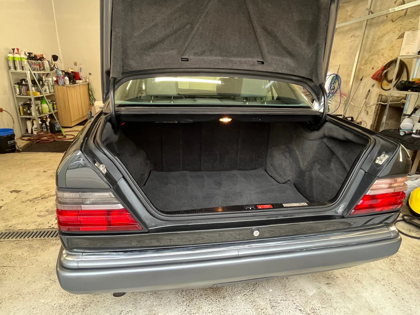 Mercedes-Benz E 200, снимка 9 - Автомобили и джипове - 54212310