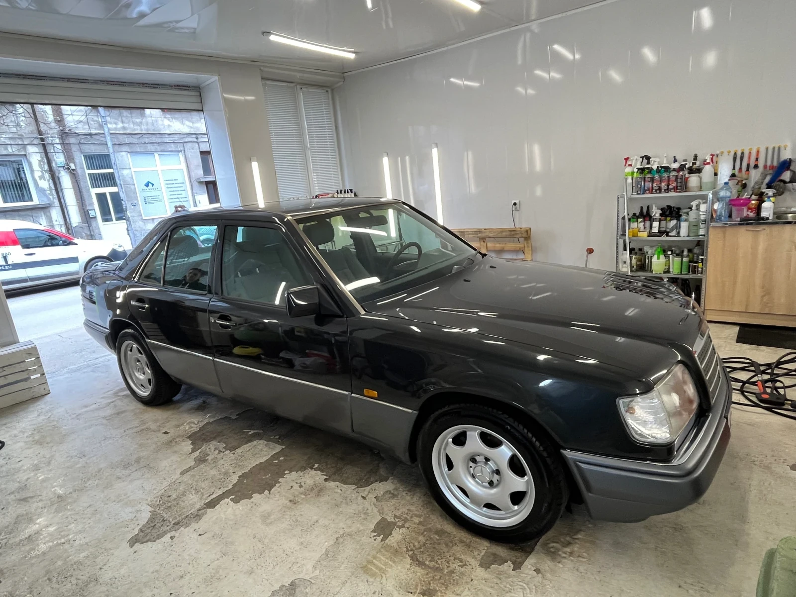 Mercedes-Benz E 200, снимка 15 - Автомобили и джипове - 54212310