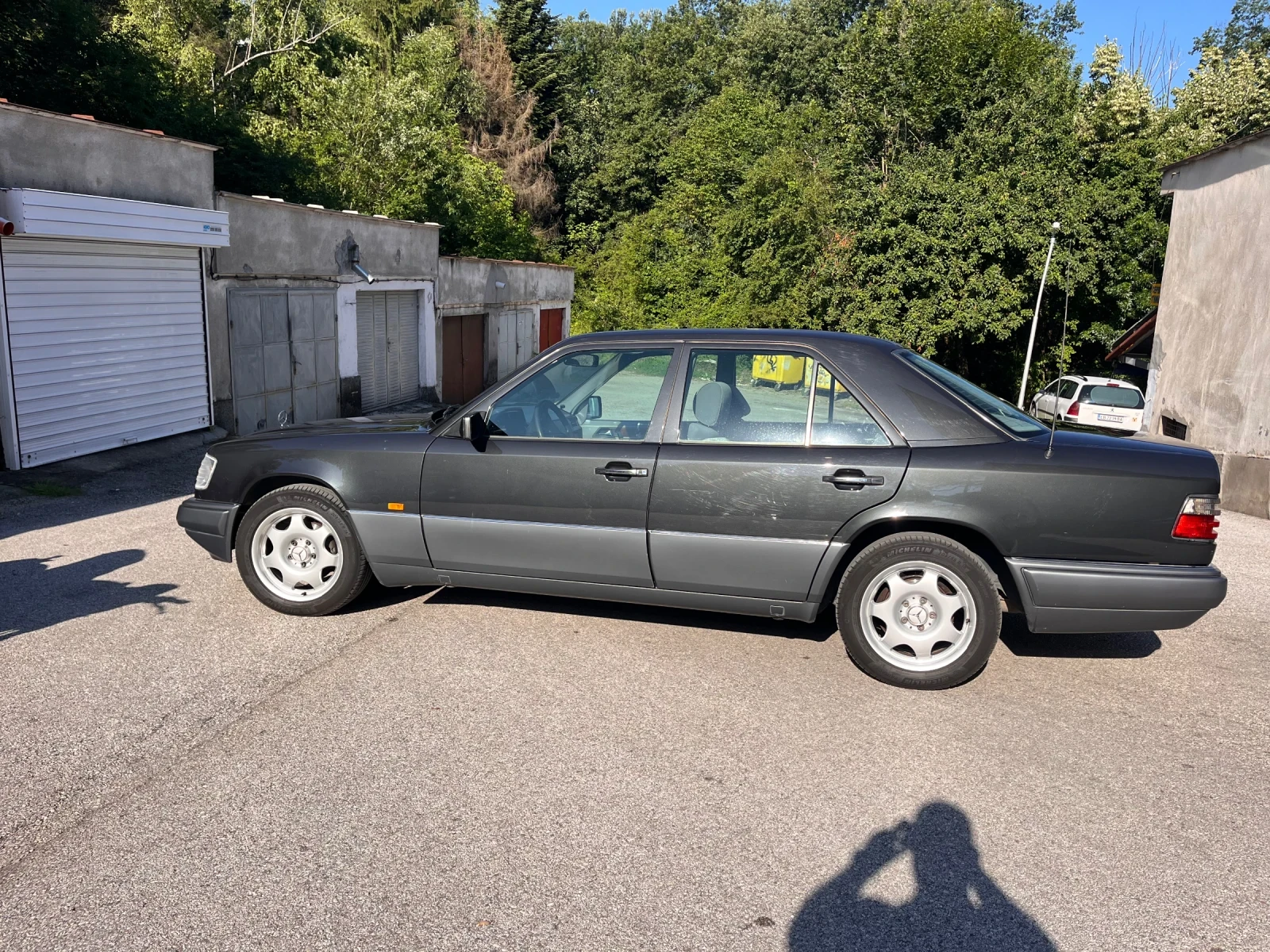 Mercedes-Benz E 200, снимка 5 - Автомобили и джипове - 54212310