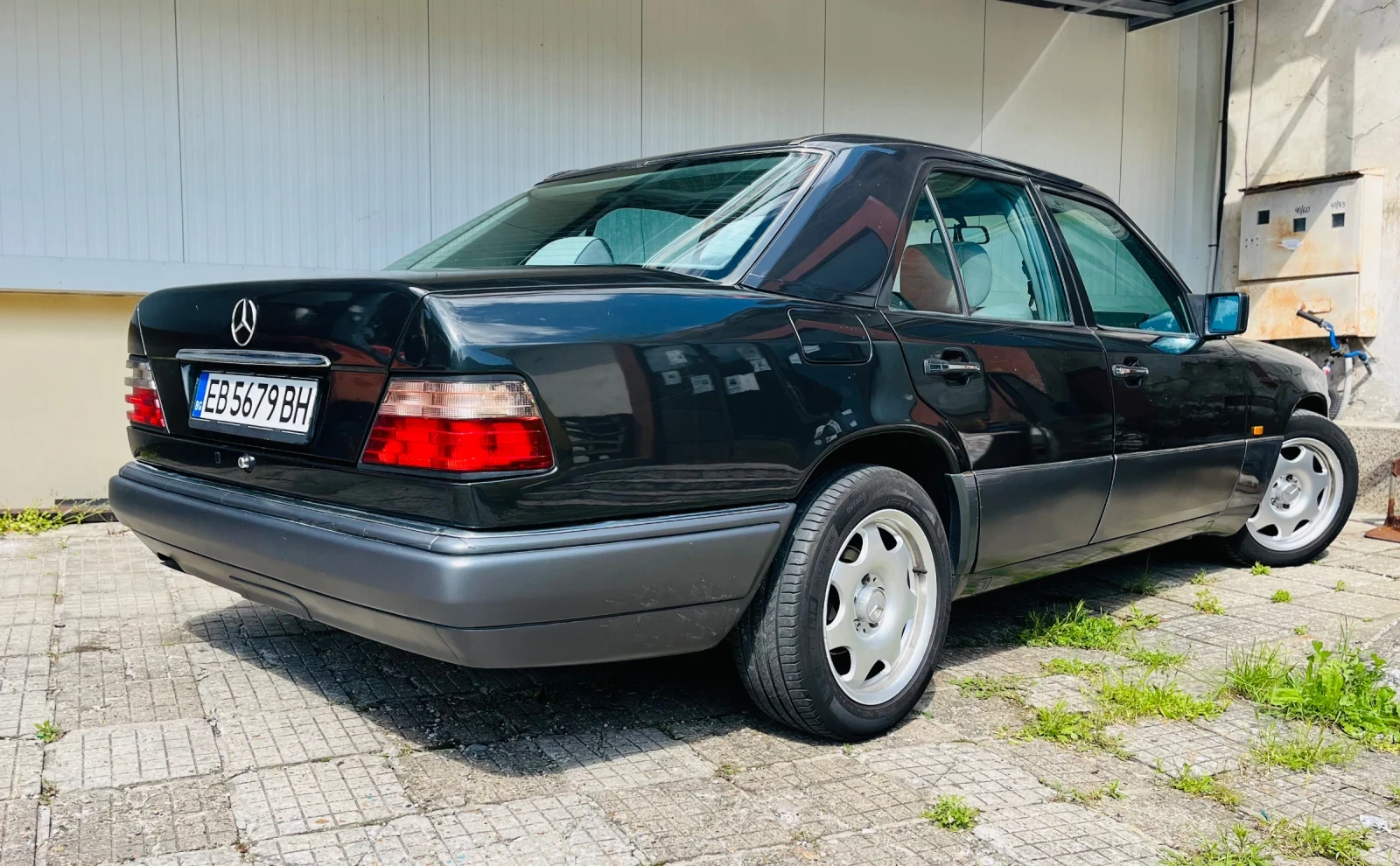 Mercedes-Benz E 200, снимка 2 - Автомобили и джипове - 54212310