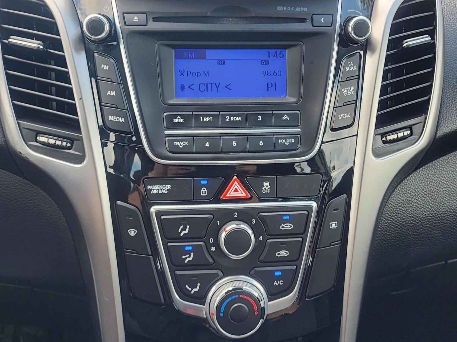 Hyundai I30 1.6 CRDI, снимка 10 - Автомобили и джипове - 54563622