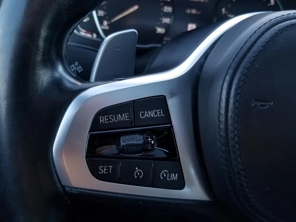 BMW 330 330i xDrive Sport Line, снимка 12 - Автомобили и джипове - 55003942
