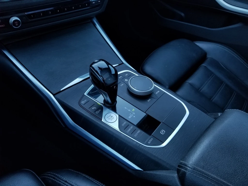 BMW 330 330i xDrive Sport Line, снимка 10 - Автомобили и джипове - 55003942