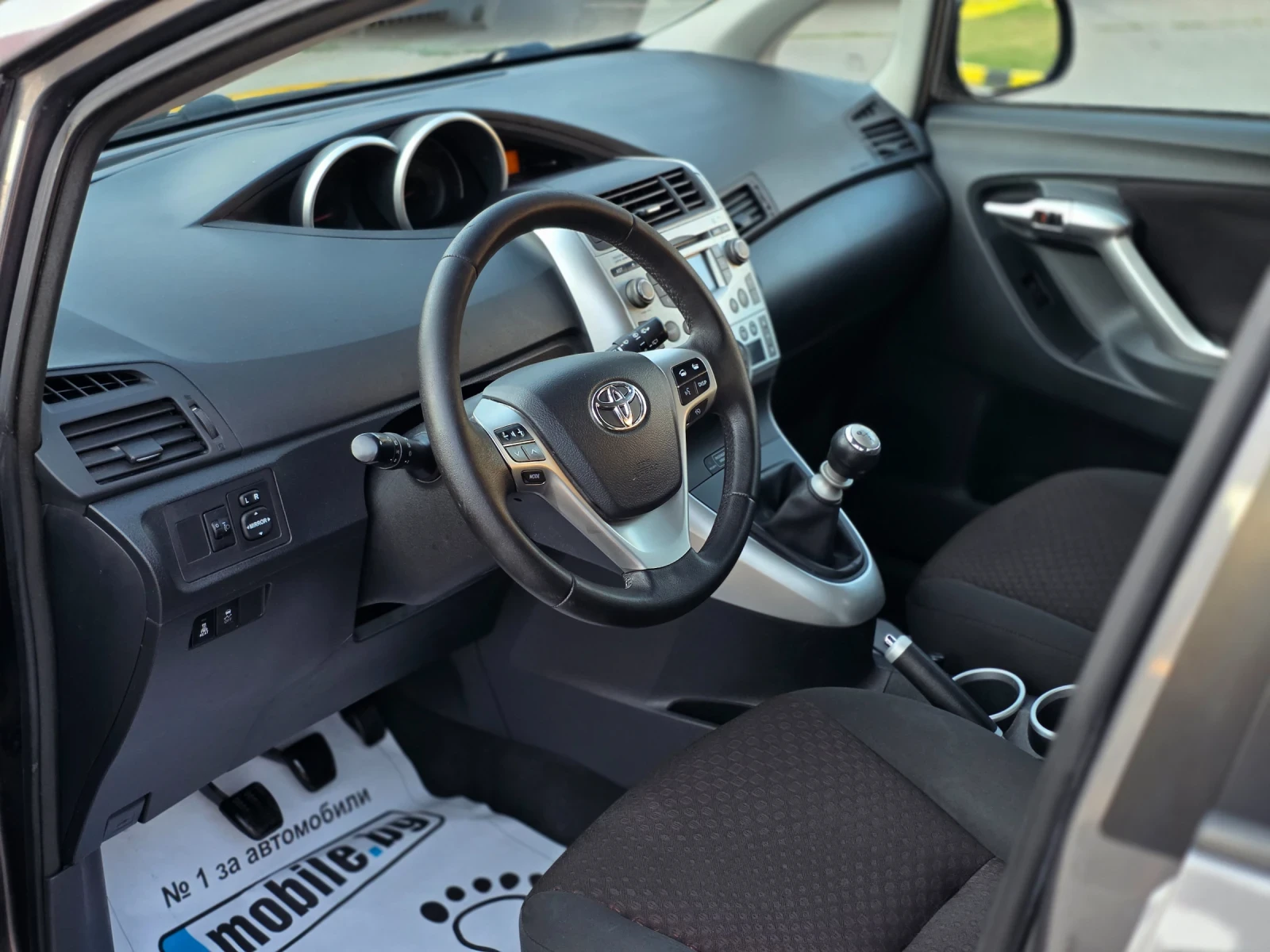 Toyota Verso 2.0 D-4D 126hp Euro 5, снимка 8 - Автомобили и джипове - 55065404