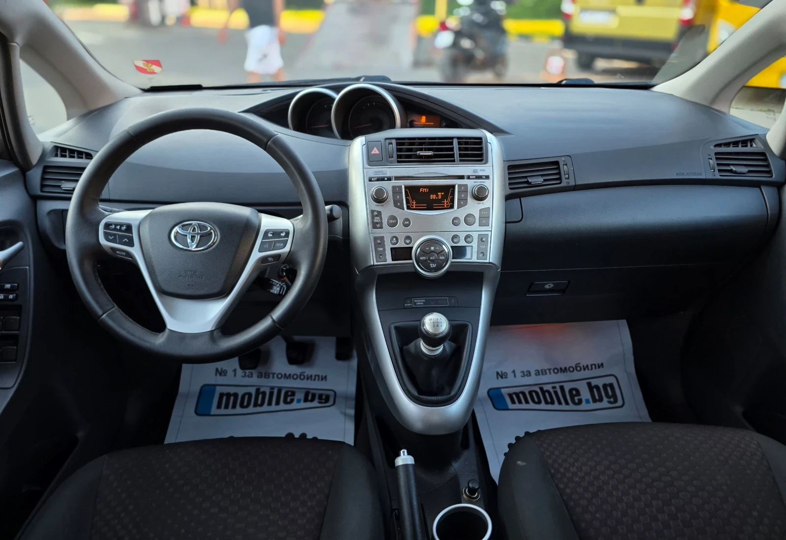 Toyota Verso 2.0 D-4D 126hp Euro 5, снимка 10 - Автомобили и джипове - 55065404