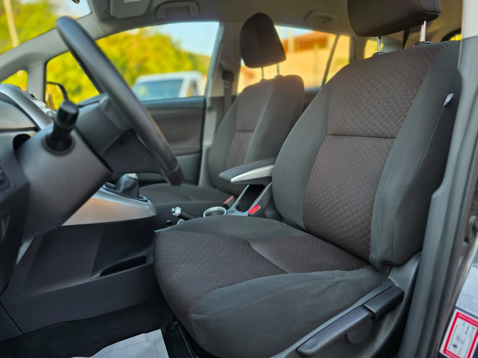 Toyota Verso 2.0 D-4D 126hp Euro 5, снимка 9 - Автомобили и джипове - 55065404