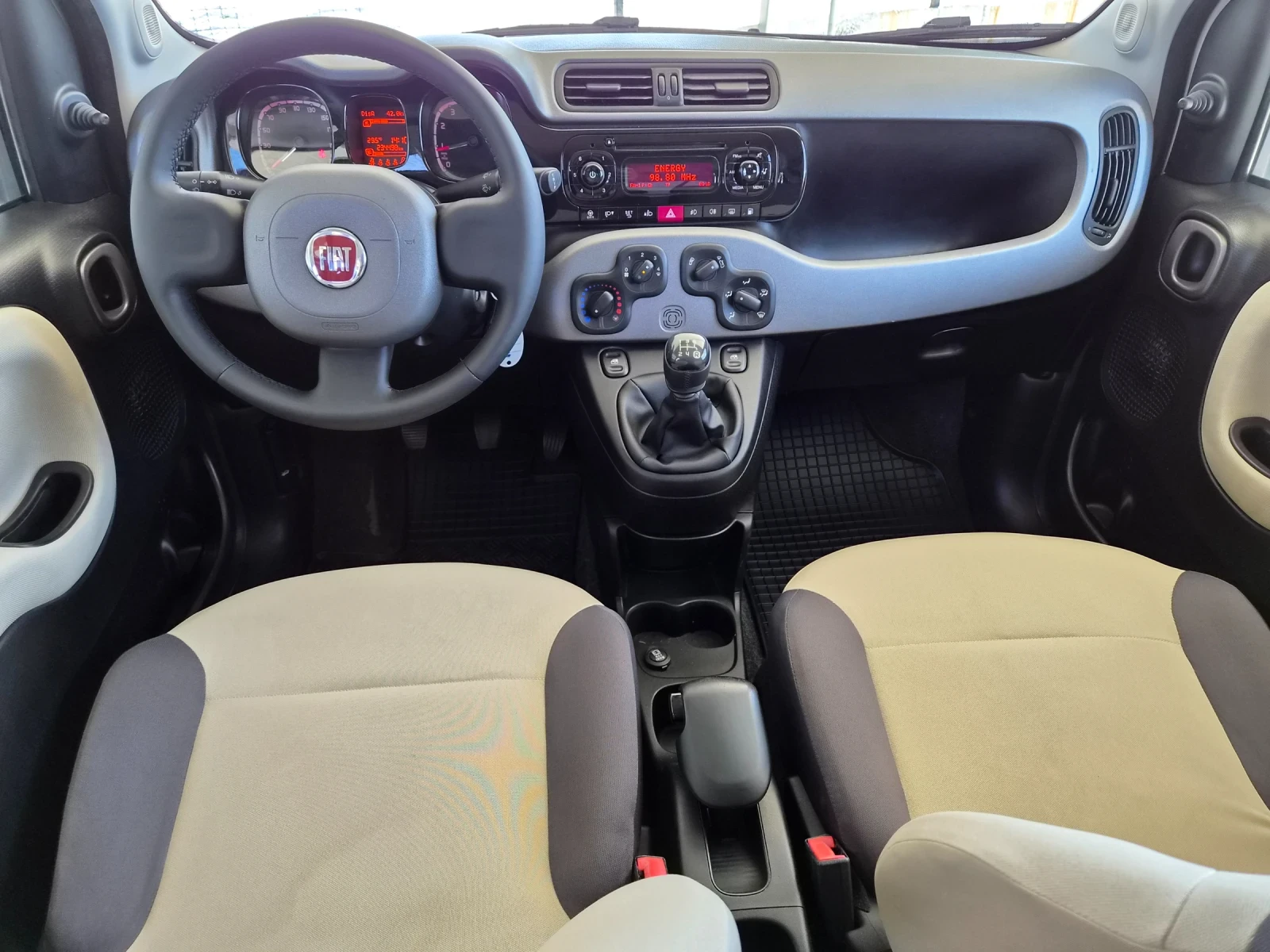 Fiat Panda 0.9i BENZ/METAN, снимка 10 - Автомобили и джипове - 55427775