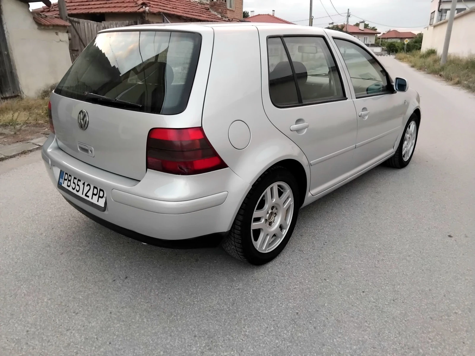 VW Golf 1.6iSR.101k + КЛИМА. БЕНЗИН , снимка 2 - Автомобили и джипове - 55692244