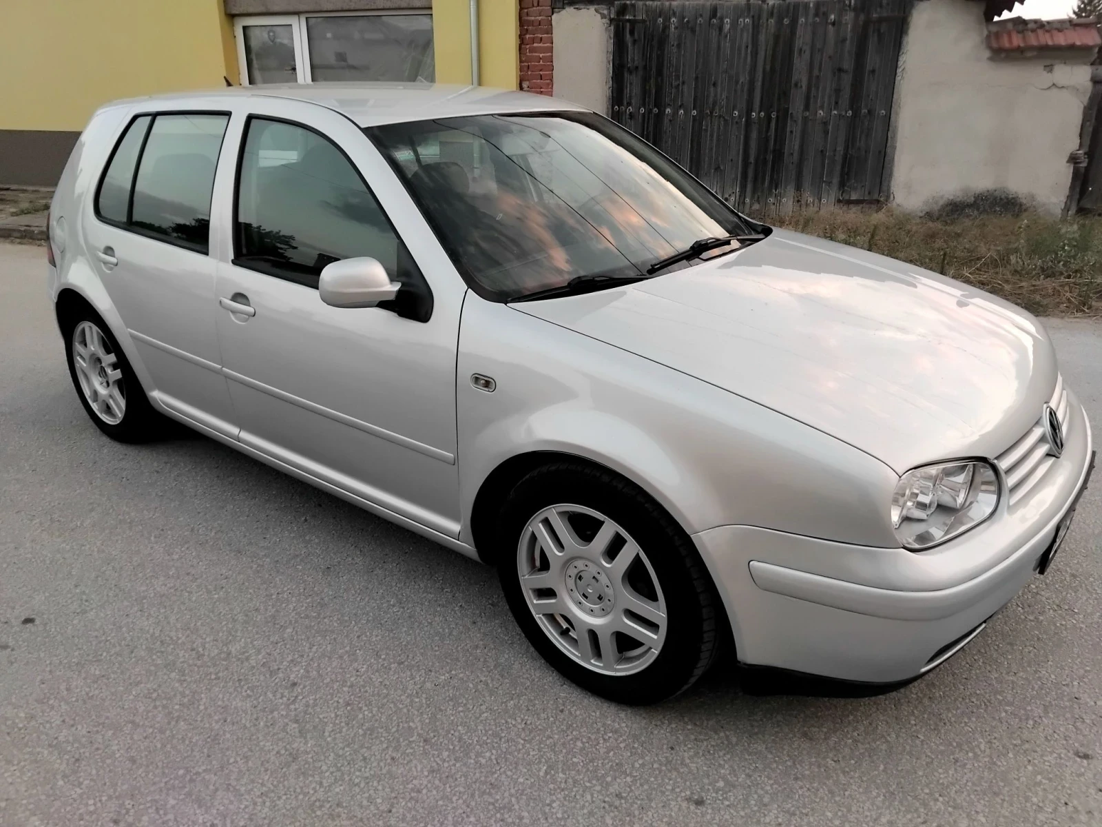 VW Golf 1.6iSR.101k + КЛИМА. БЕНЗИН , снимка 6 - Автомобили и джипове - 55692244