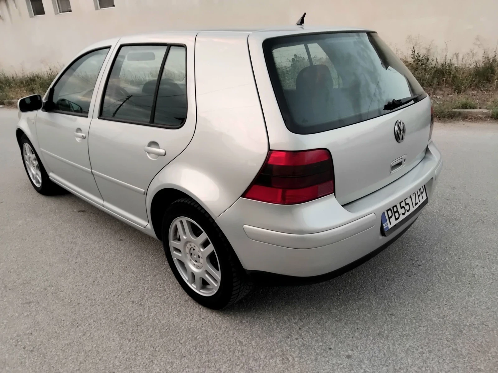 VW Golf 1.6iSR.101k + КЛИМА. БЕНЗИН , снимка 11 - Автомобили и джипове - 55692244