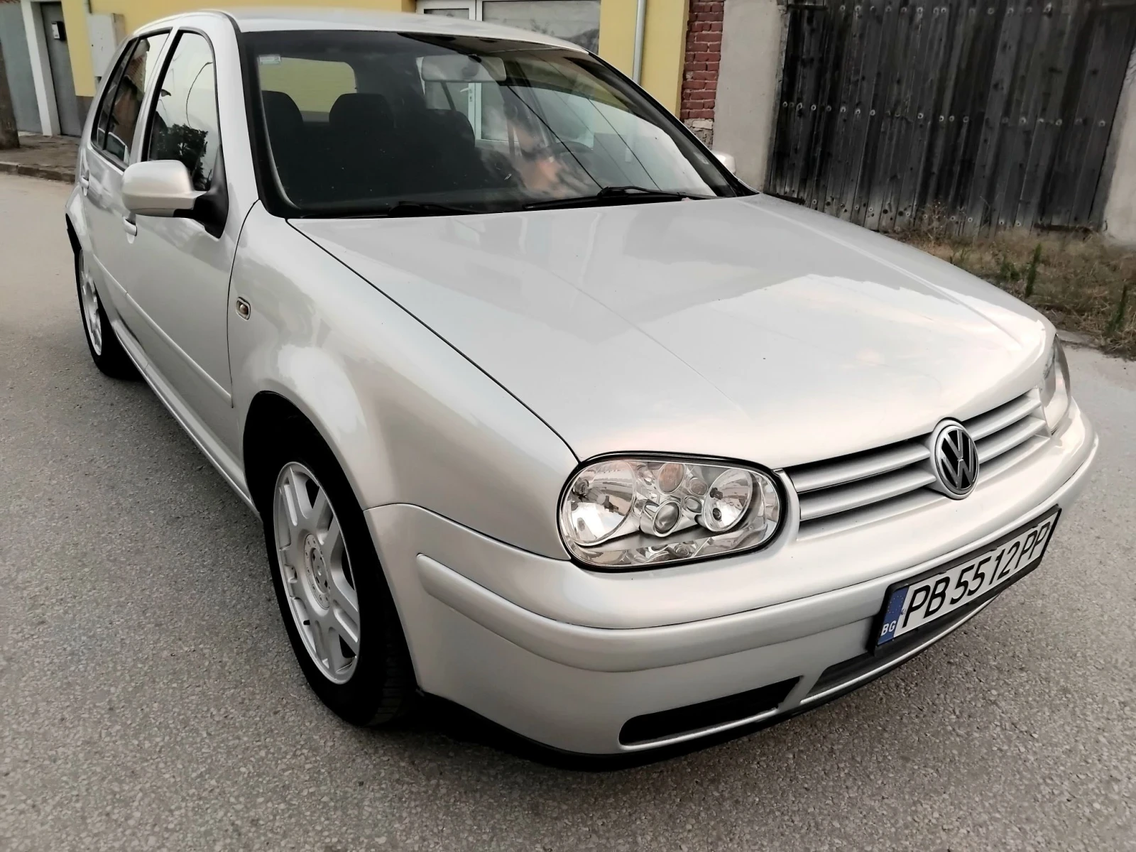 VW Golf 1.6iSR.101k + КЛИМА. БЕНЗИН , снимка 17 - Автомобили и джипове - 55692244