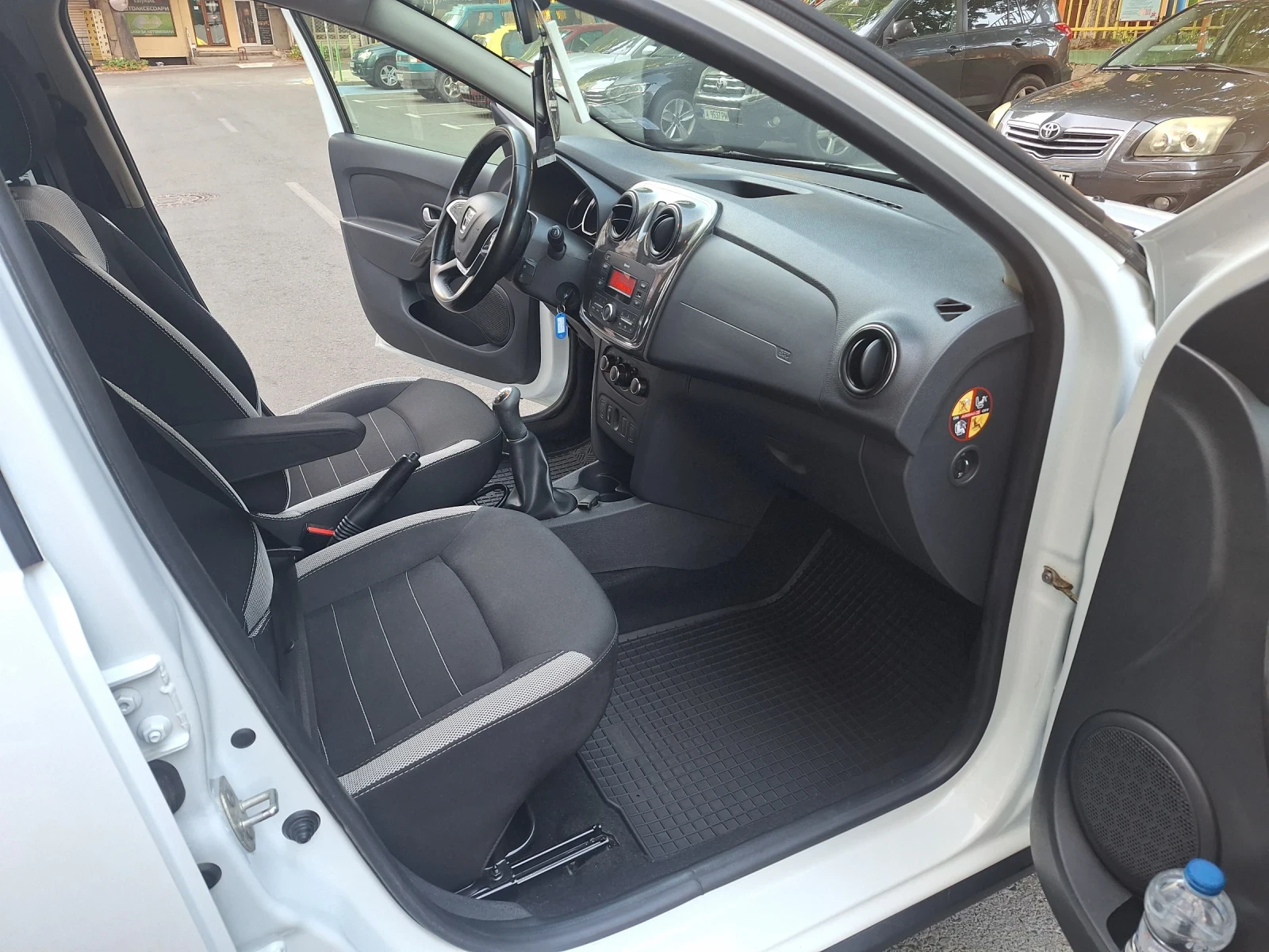 Dacia Sandero, снимка 9 - Автомобили и джипове - 55884505