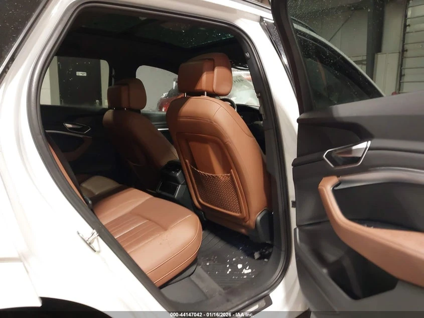 Audi E-Tron Premium Quattro, снимка 8 - Автомобили и джипове - 56618871