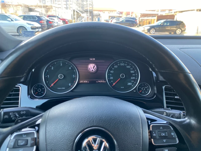 VW Touareg, снимка 11 - Автомобили и джипове - 48116820