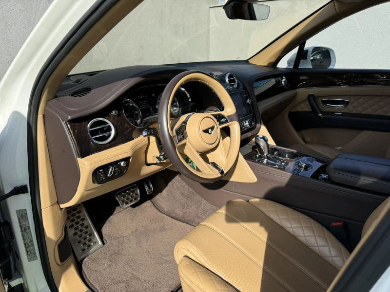 Bentley Bentayga 4.0L V8 АВАНСОВА ВНОСКА, снимка 10 - Автомобили и джипове - 48141883