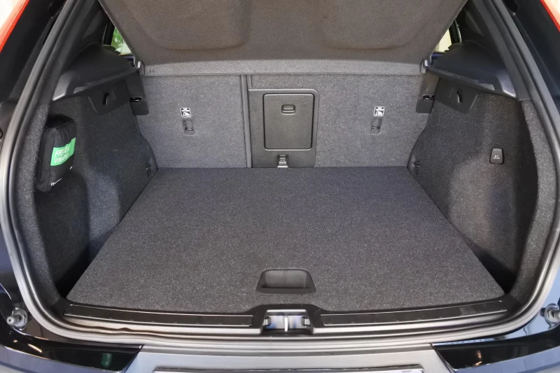 Volvo XC40 T5/INSCRIPTION-EXP./261HP/ACC/CARPLAY/KLESS/640f, снимка 7 - Автомобили и джипове - 51455652