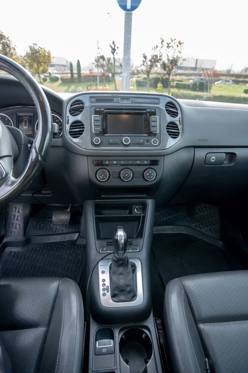 VW Tiguan TSI 4x4, кожен салон, 200к.с. Facelift, снимка 5 - Автомобили и джипове - 52705588