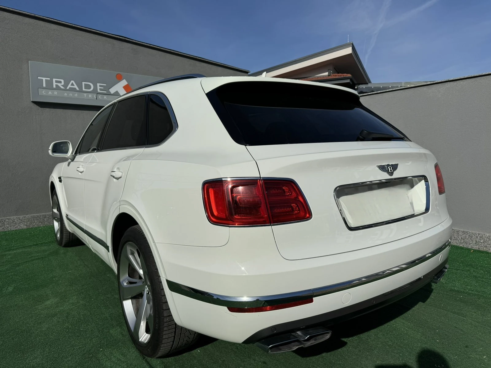 Bentley Bentayga 4.0L V8 АВАНСОВА ВНОСКА - изображение 6