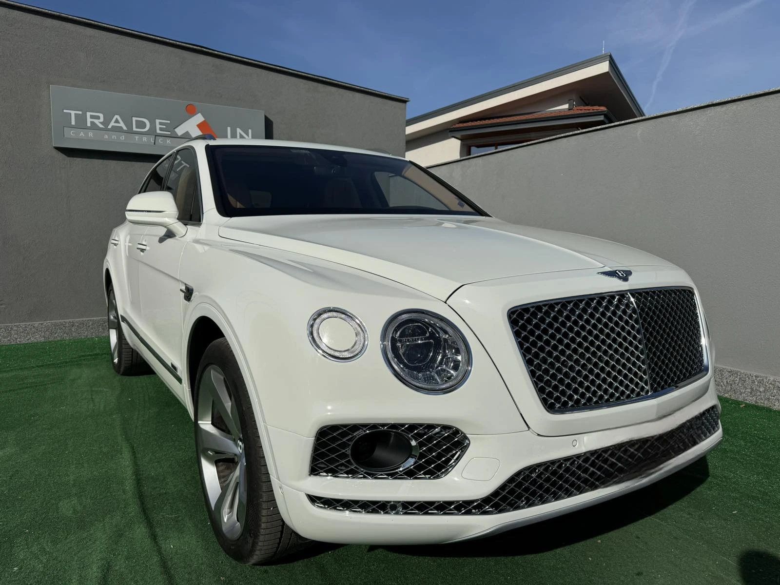 Bentley Bentayga 4.0L V8 АВАНСОВА ВНОСКА - изображение 3