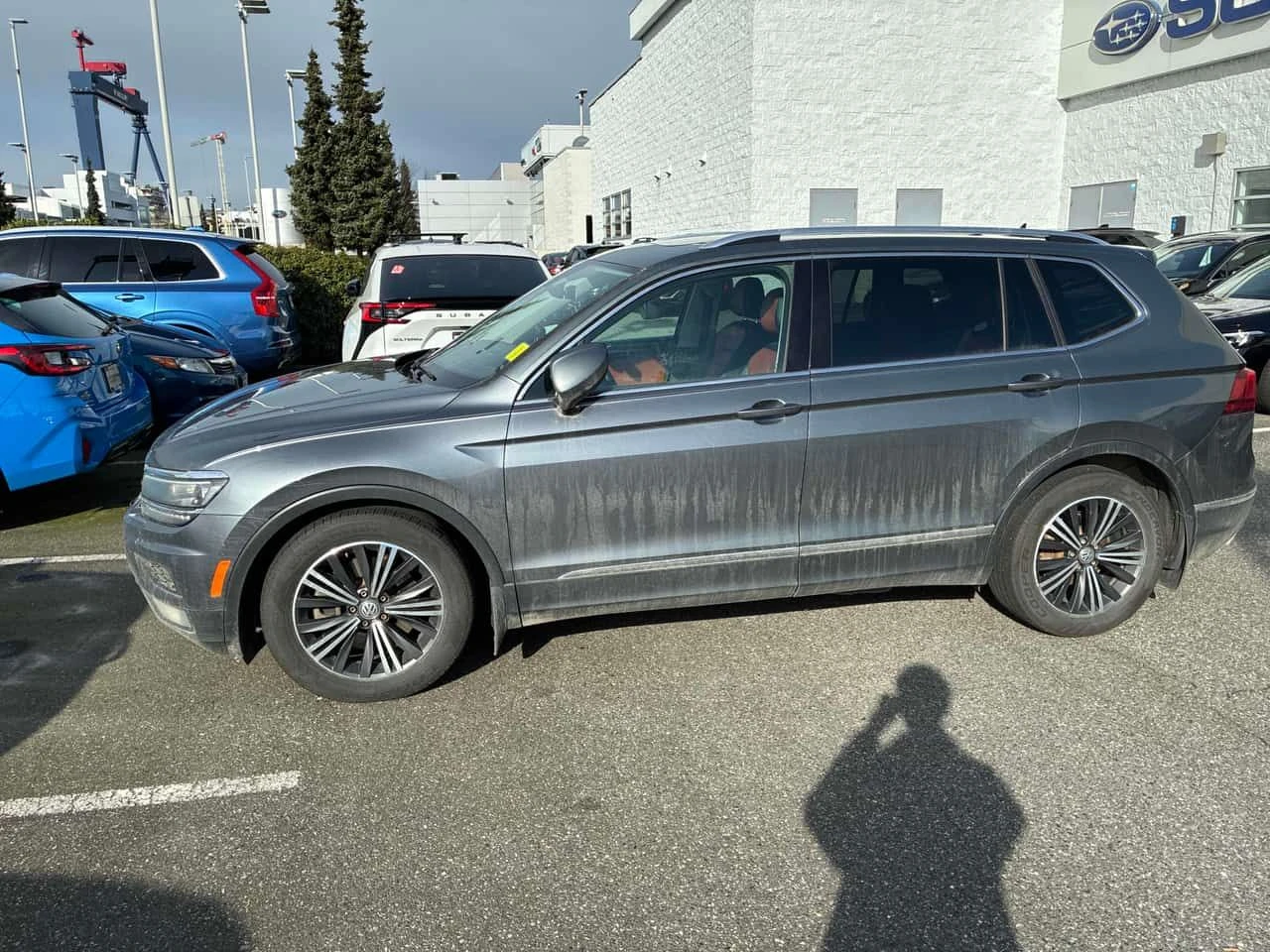 VW Tiguan * Highline * 2 КЛЮЧА* PANO* ПОДГРЕВ* KEYLESS* , снимка 2 - Автомобили и джипове - 53991938