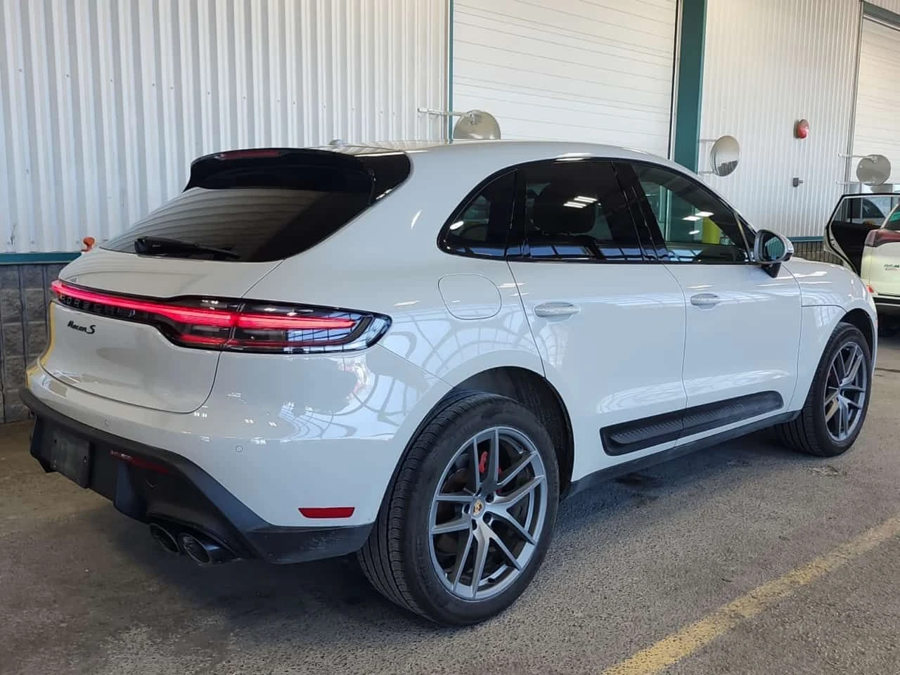 Porsche Macan S * Един собственик * Без инцидетни * CARFAX * , снимка 3 - Автомобили и джипове - 54344016