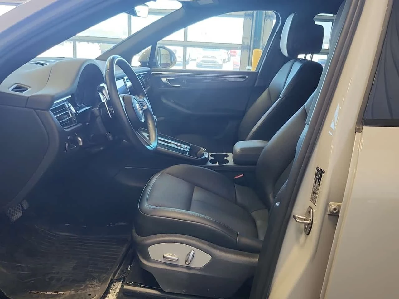 Porsche Macan S * Един собственик * Без инцидетни * CARFAX * , снимка 8 - Автомобили и джипове - 54344016