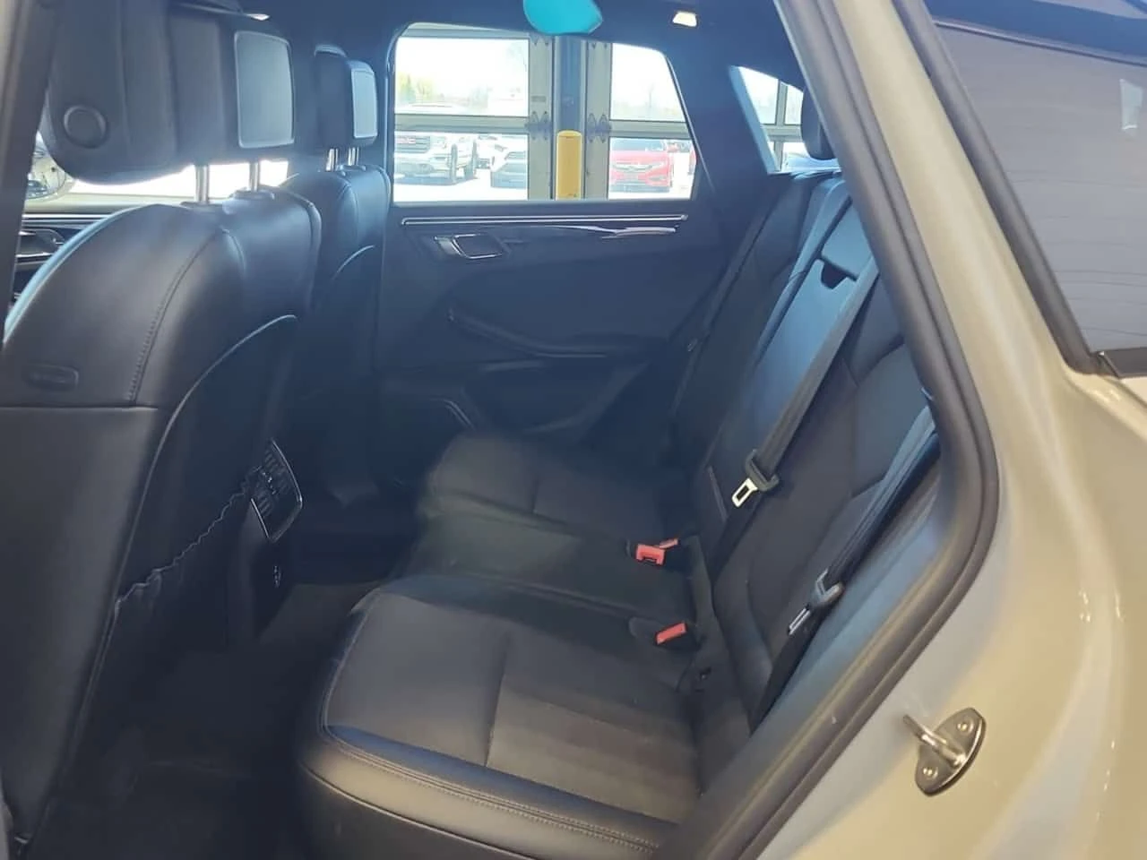 Porsche Macan S * Един собственик * Без инцидетни * CARFAX * , снимка 9 - Автомобили и джипове - 54344016