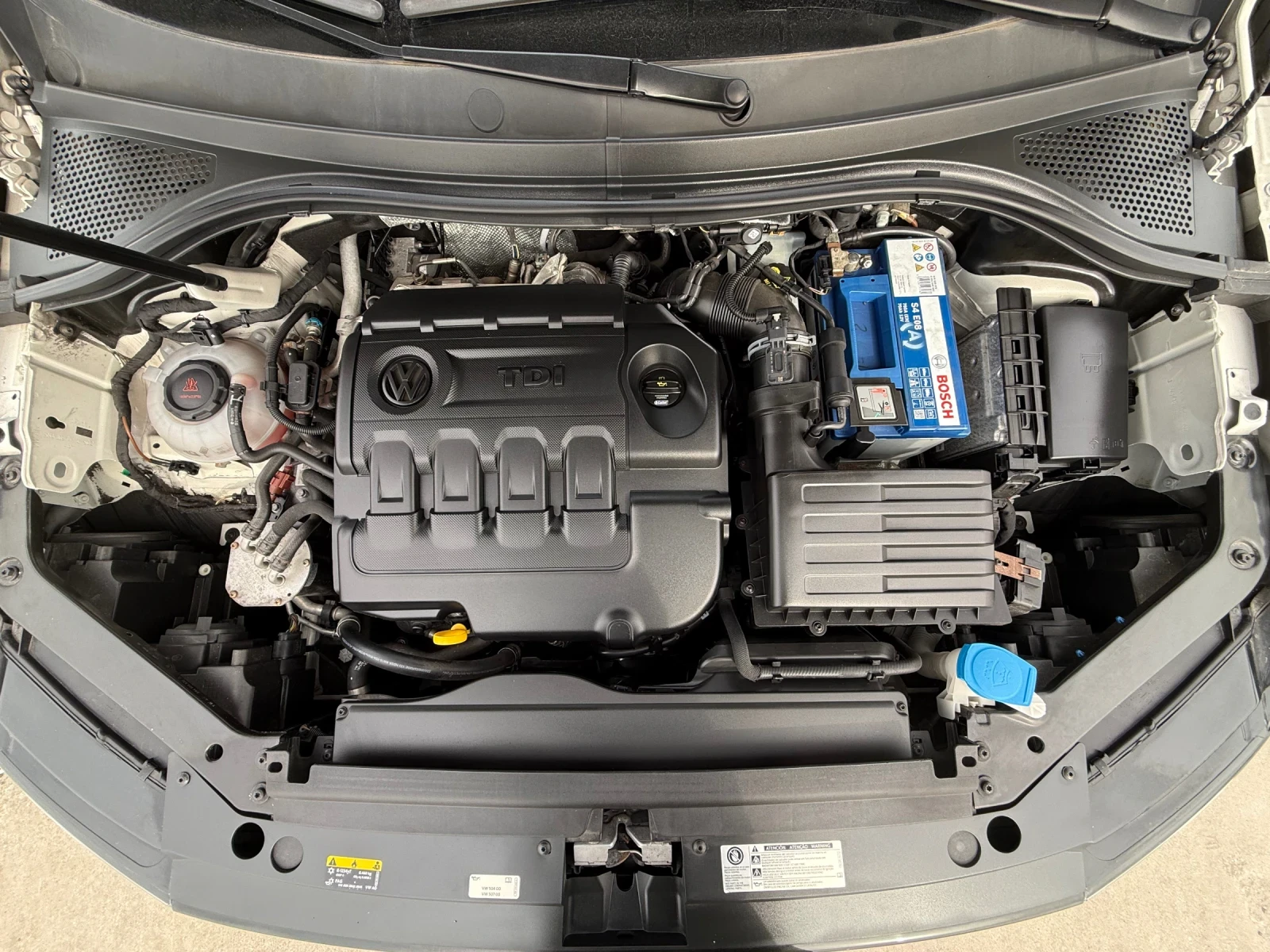 VW Tiguan 1.6 TDi, снимка 13 - Автомобили и джипове - 54365757