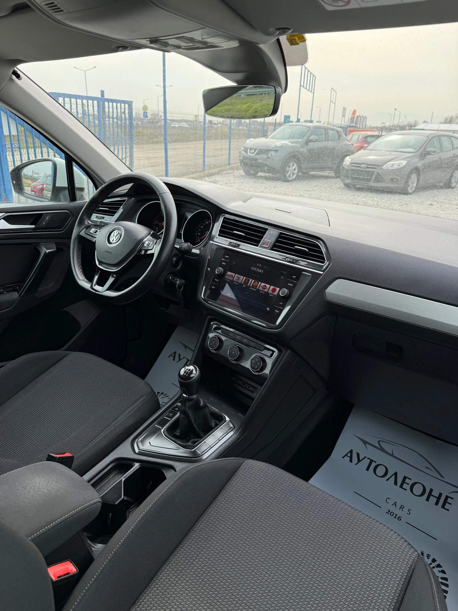 VW Tiguan 1.6 TDi, снимка 8 - Автомобили и джипове - 54365757