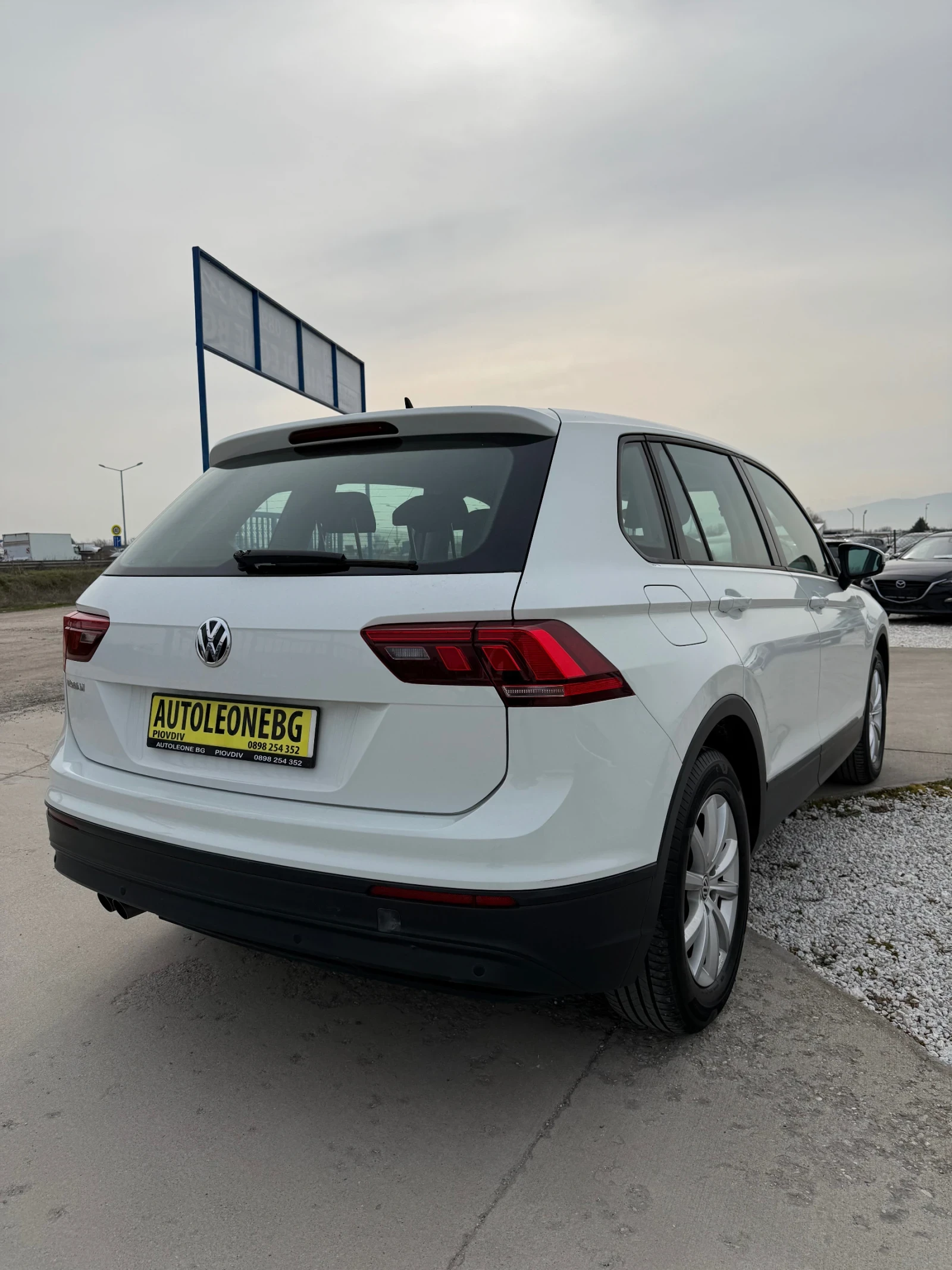 VW Tiguan 1.6 TDi, снимка 6 - Автомобили и джипове - 54365757