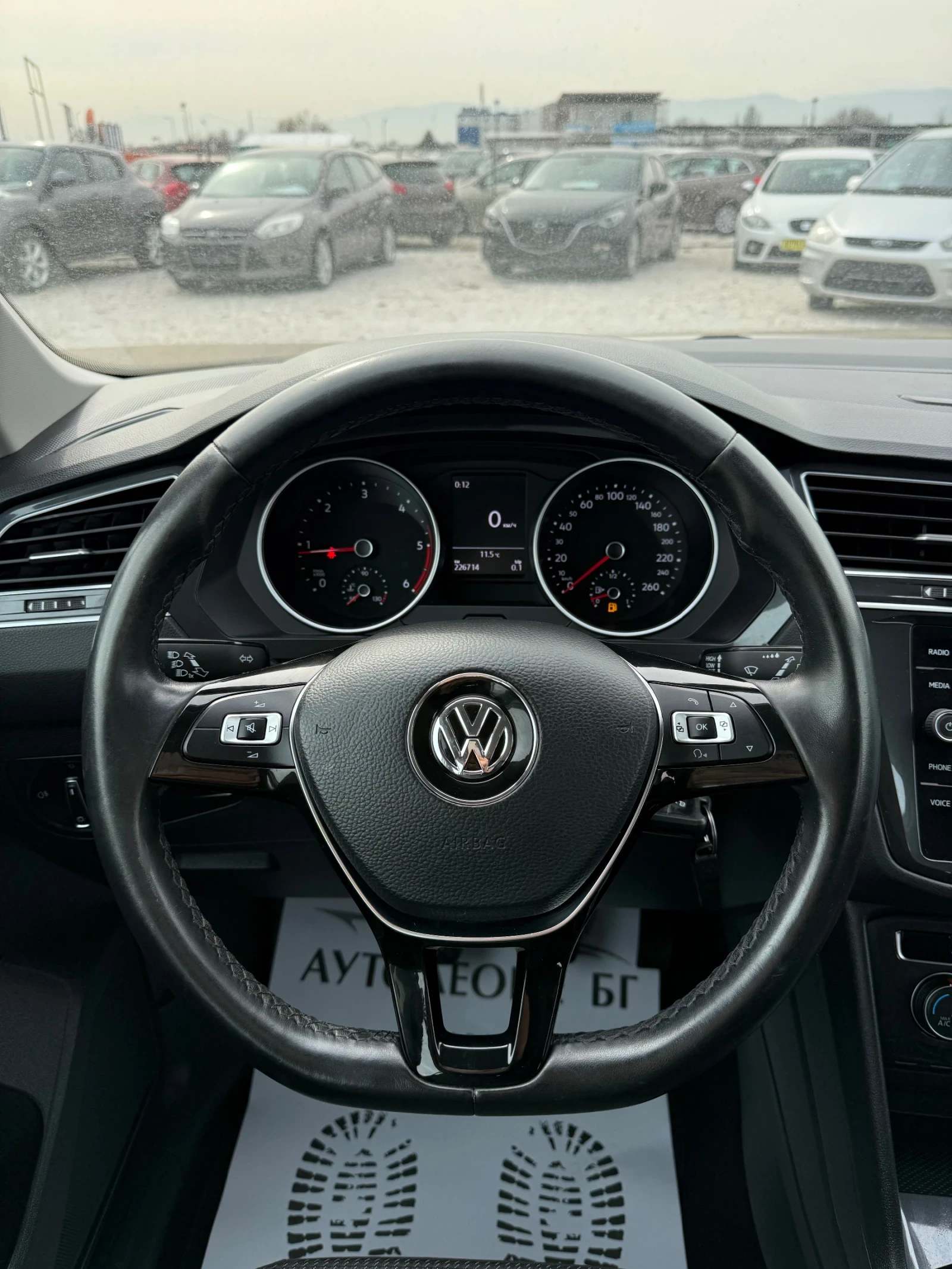 VW Tiguan 1.6 TDi, снимка 10 - Автомобили и джипове - 54365757