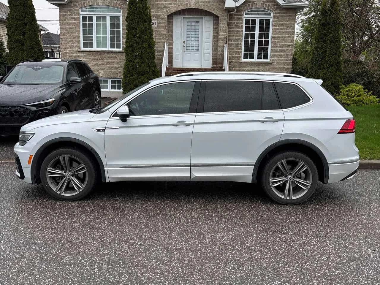 VW Tiguan R line/Highline /ПОДГРЕВ/ПАНОCARFAX/ФИНАНСИРАНЕ, снимка 3 - Автомобили и джипове - 54580758
