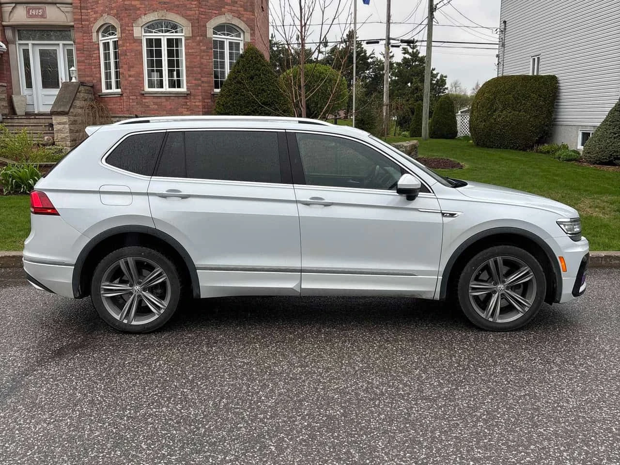 VW Tiguan R line/Highline /ПОДГРЕВ/ПАНОCARFAX/ФИНАНСИРАНЕ, снимка 4 - Автомобили и джипове - 54580758