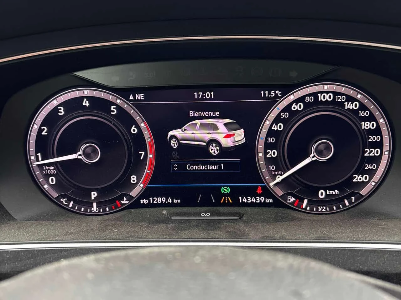 VW Tiguan R line/Highline /ПОДГРЕВ/ПАНОCARFAX/ФИНАНСИРАНЕ, снимка 7 - Автомобили и джипове - 54580758