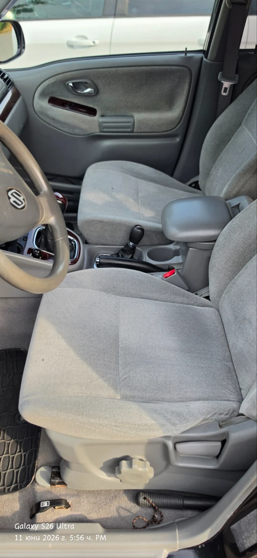 Suzuki XL-7, снимка 11 - Автомобили и джипове - 54870837