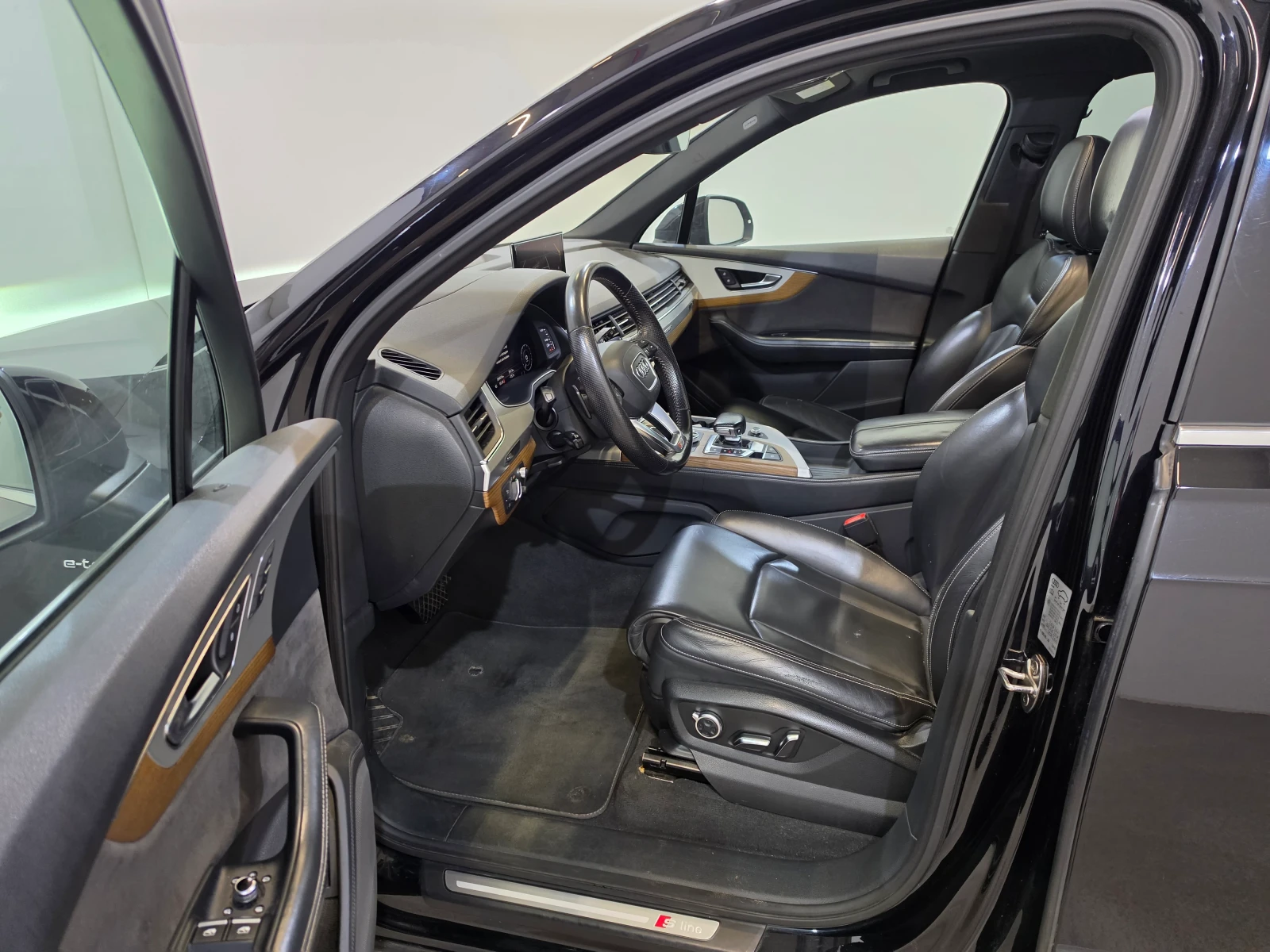 Audi Q7 E-tron Diesel Quattro S-Line Aut. Pano LED Head Up, снимка 12 - Автомобили и джипове - 55135199