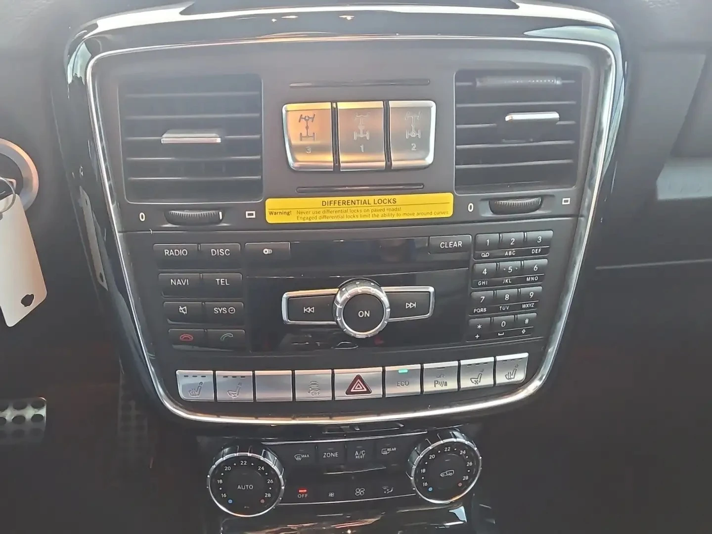 Mercedes-Benz G 63 AMG * FULL* MAX* KEYLESS* Camera* ПОДГРЕВ* , снимка 13 - Автомобили и джипове - 55586993