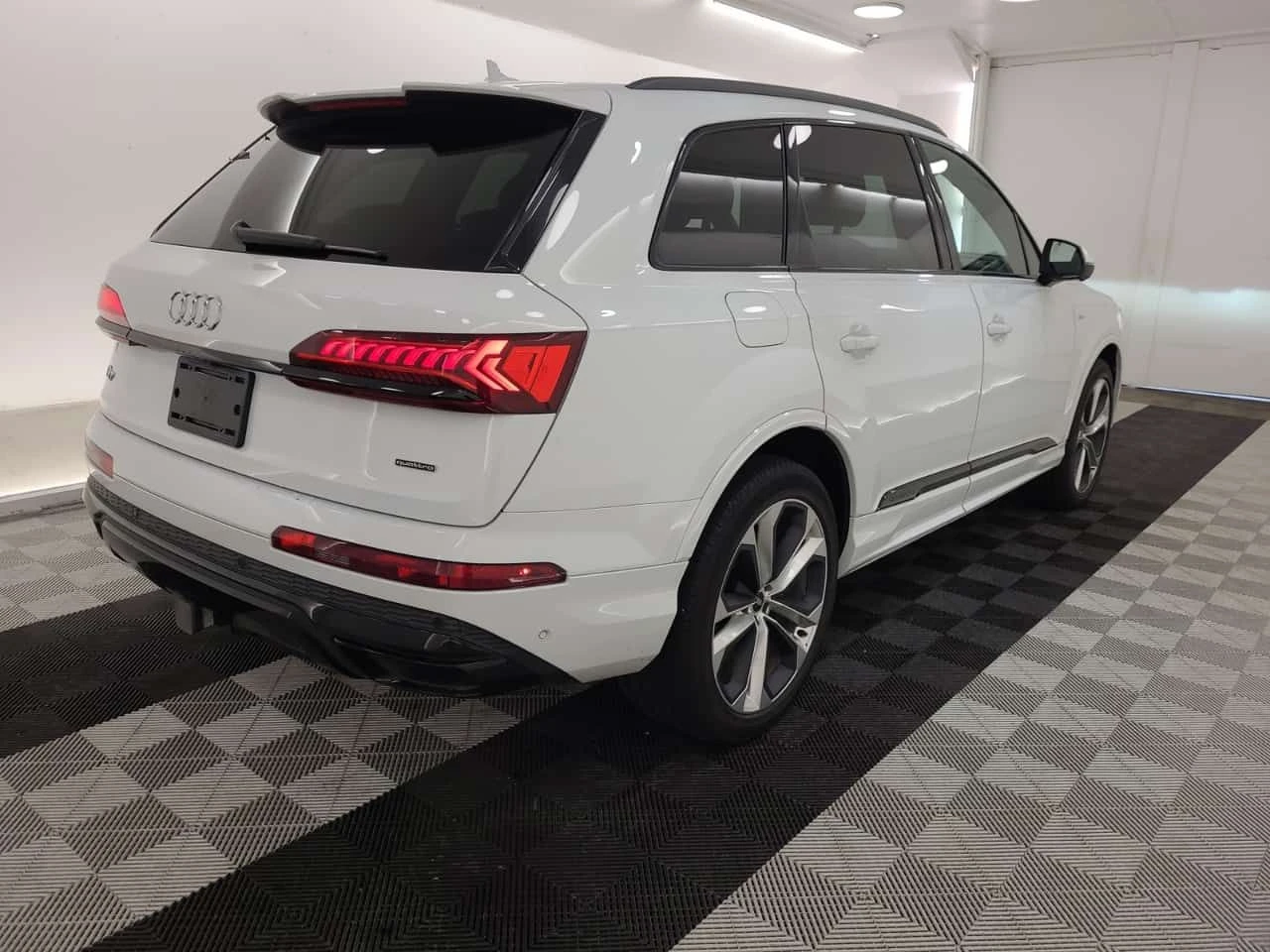 Audi Q7 * PROGRESSIV * CARFAX * От VW * , снимка 3 - Автомобили и джипове - 55690127